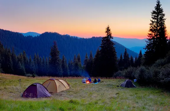CAMPING & TRAVEL